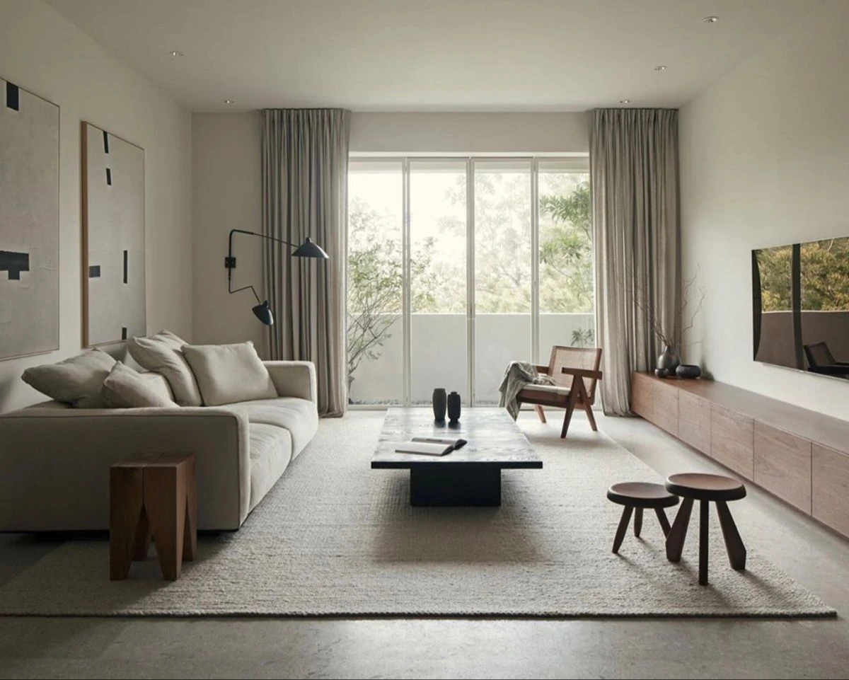 Empty room before virtual staging