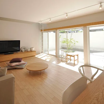 Empty room before staging