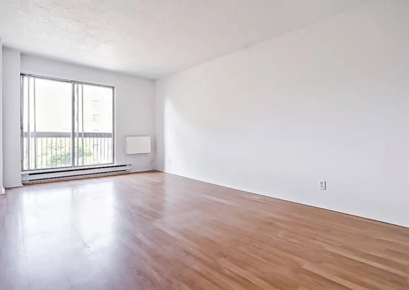 Empty room before staging