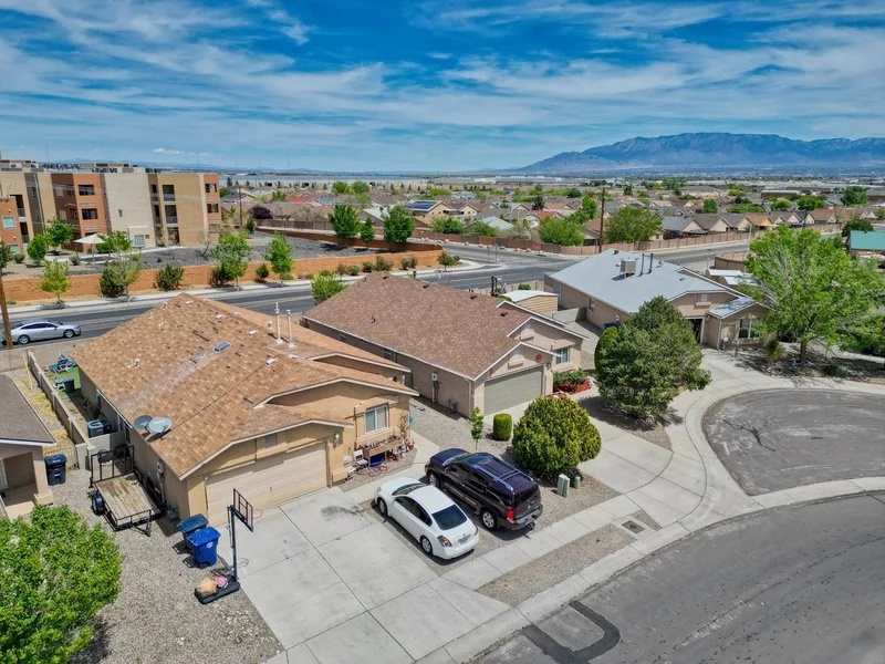 Empty room before virtual staging