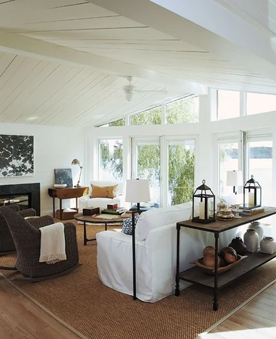 Empty room before staging